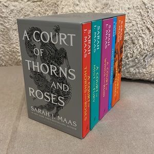 A Court of Thorns and Roses by Sarah j Maas